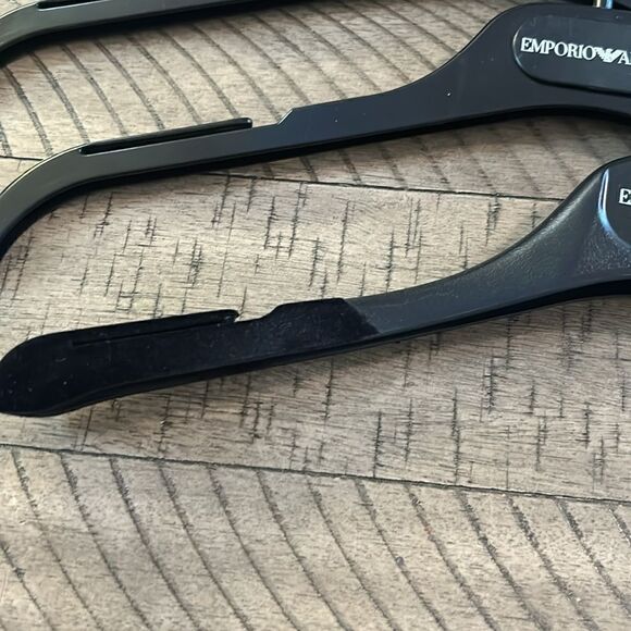 Emporio Armani Shirt 👚 & Sweater Hangars (1 w/ velvet) Set of 4 Get Organized. - Picture 4 of 15